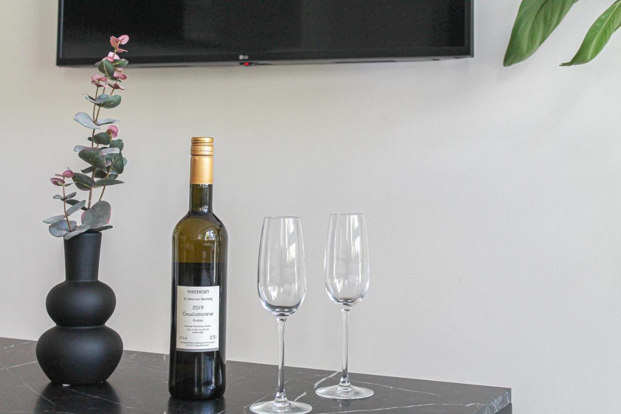 Modern Apartment - Fuer Freunde & Familien, Stadtnah, Parkplatz, E-Ladestation, Gitterbox Fuer Fahrraeder, Fitnessstudio, Digitale Gaestemappe Mit Restaurant- Und Unternehmenstipps Koblenz  Ngoại thất bức ảnh